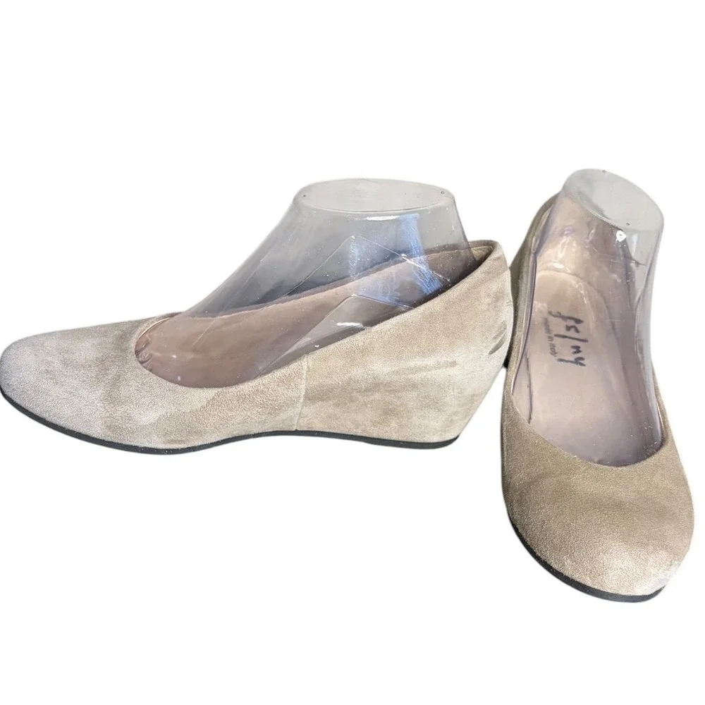 FS/NY Taupe Suede Wedge Pumps Made in Italy Round‎ Toe Women's Size 7.5